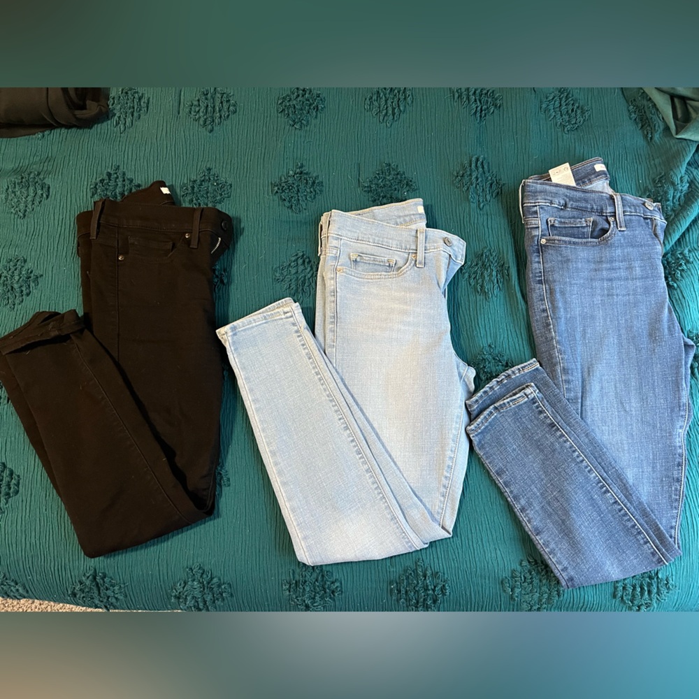 Stylish Women's Levi Jeans - Black, Light Blue, and Blue
